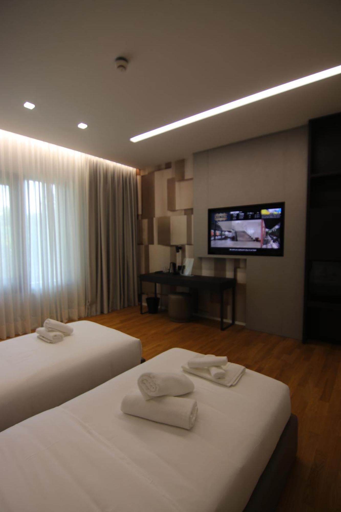 Boutique Adelar * Tiranë